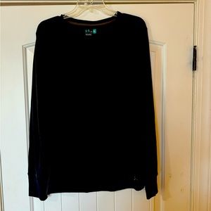 Women’s XL Under Armour top in black.